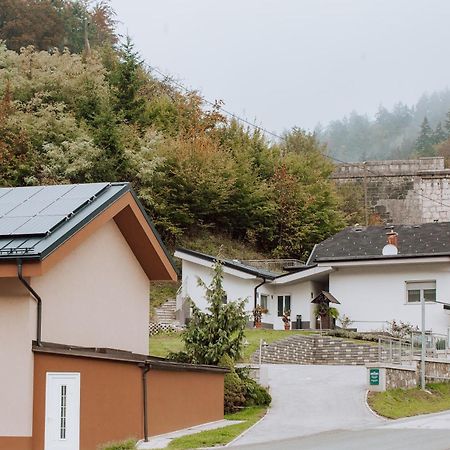 ホテル Gostisce Krivograd Prevalje エクステリア 写真