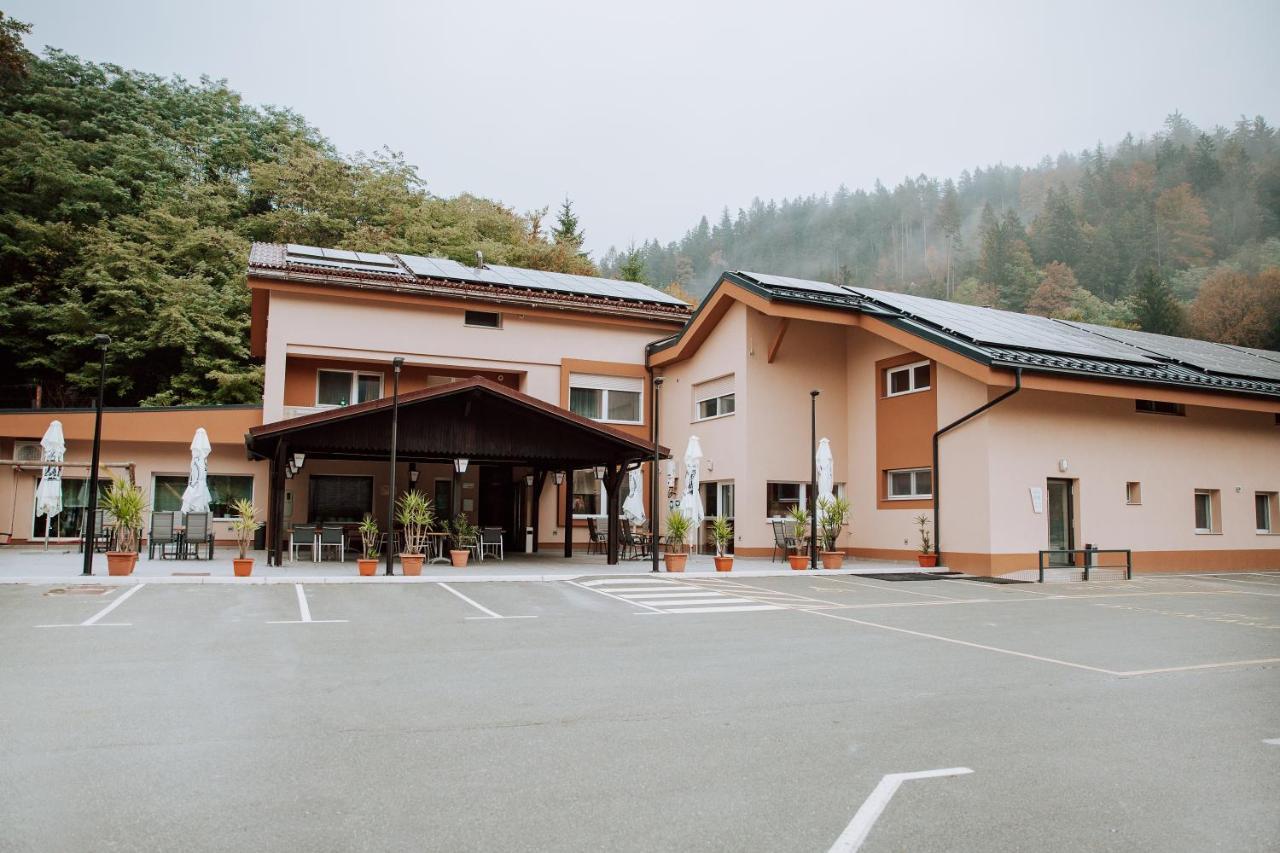 ホテル Gostisce Krivograd Prevalje エクステリア 写真
